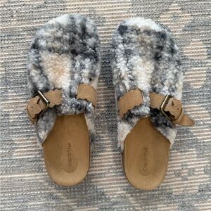 Pilcro Women's Fuzzy Gray and Tan Slip-On Shoes